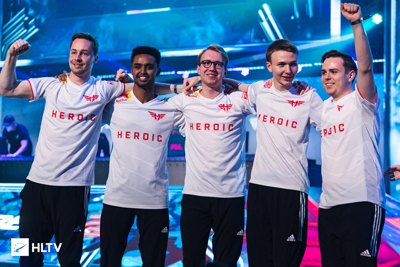 拉塞尔则是 拉塞尔则是