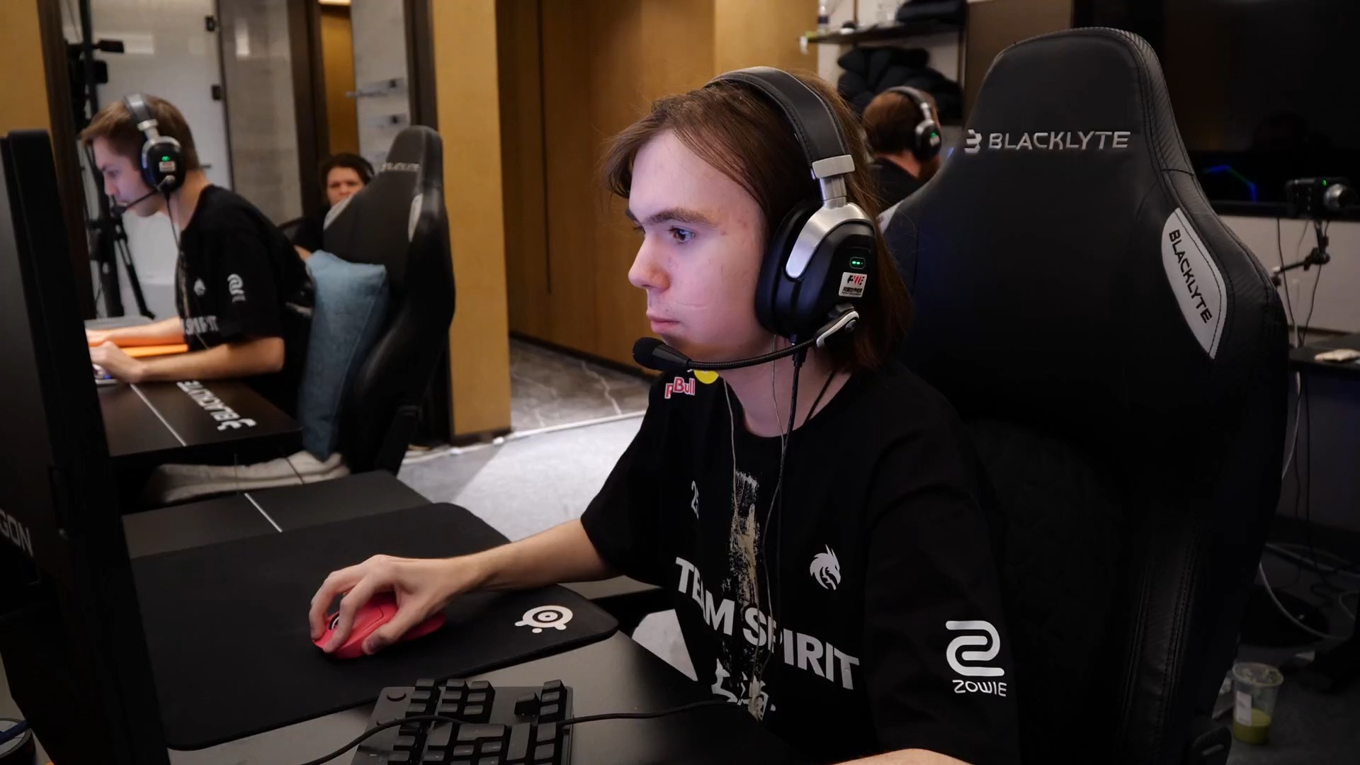 与雄鹿现有 与雄鹿现有